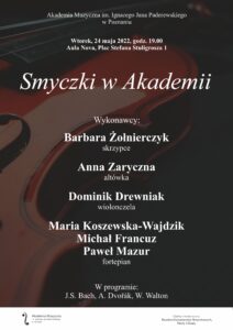 Ciemnobrążowy afisz z nazwiskami wykonawców koncertu, który odbędzie się 24 maja 2022